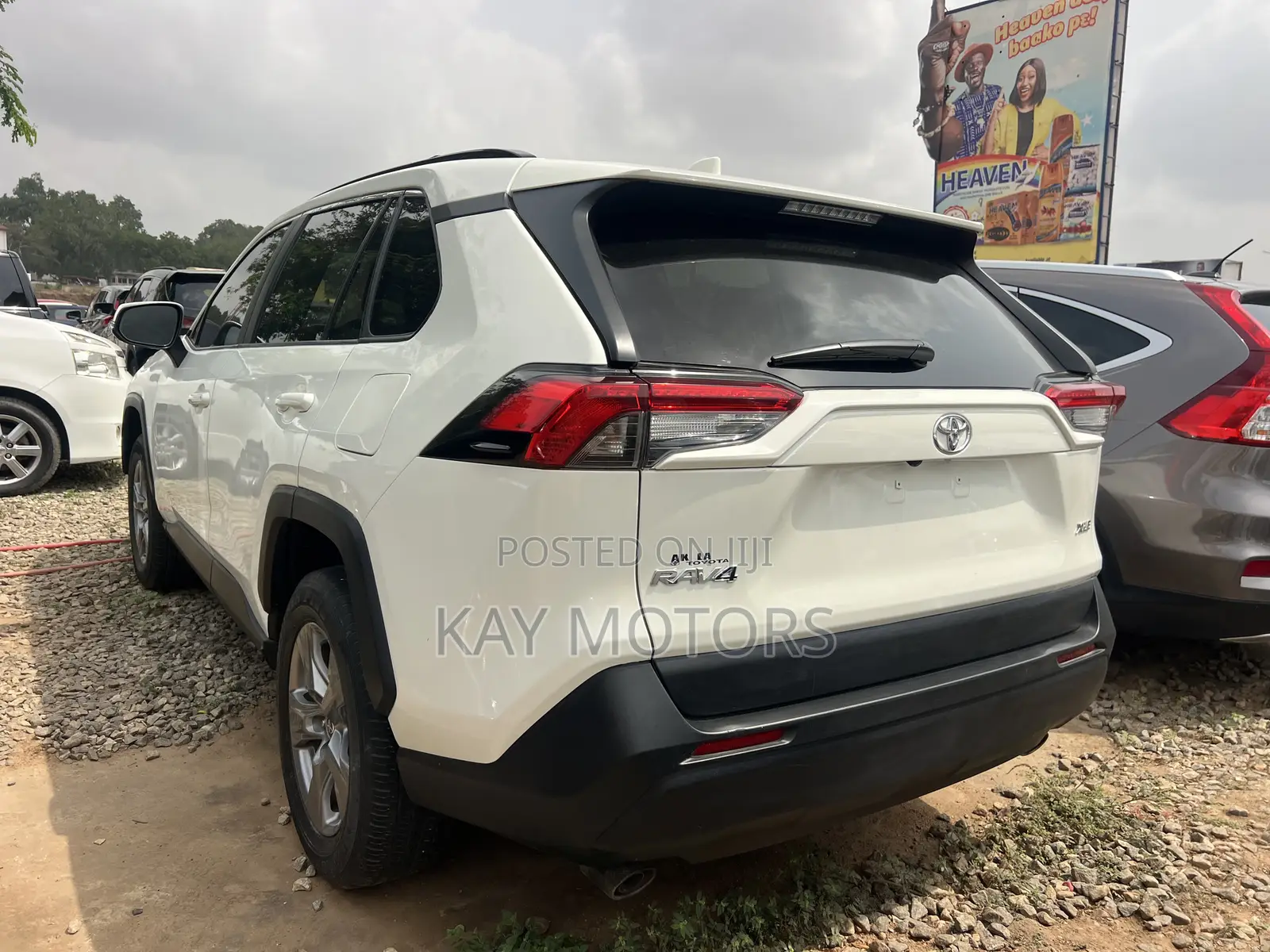 Toyota RAV4 XLE 2022 White