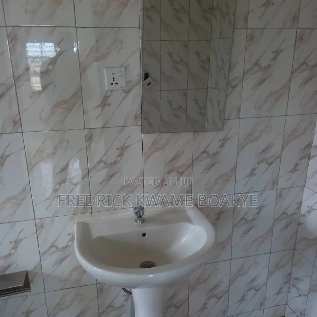 4bdrm Apartment in Brother K Estate, Kumasi Metropolitan for rent