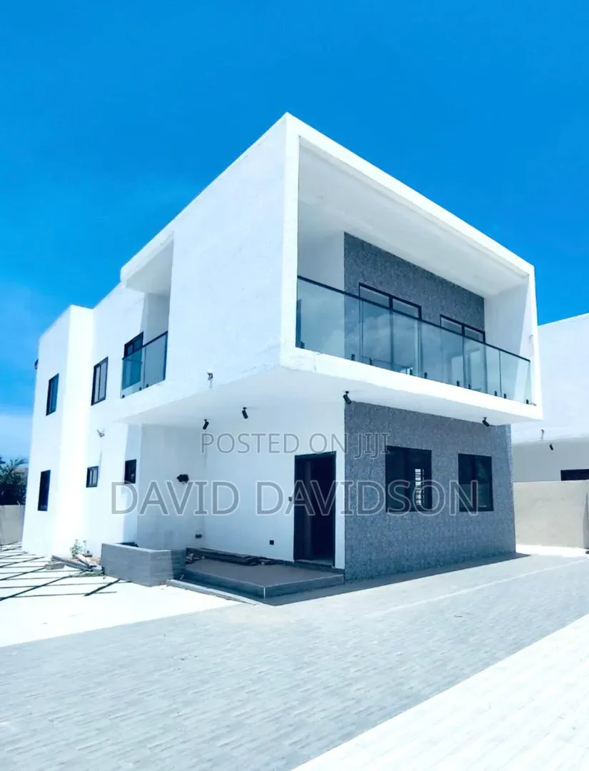 4bdrm House in 4 Bedroom With, Tema Metropolitan for sale