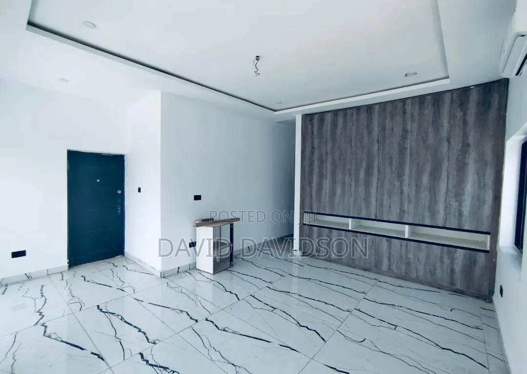 4bdrm House in 4 Bedroom With, Tema Metropolitan for sale