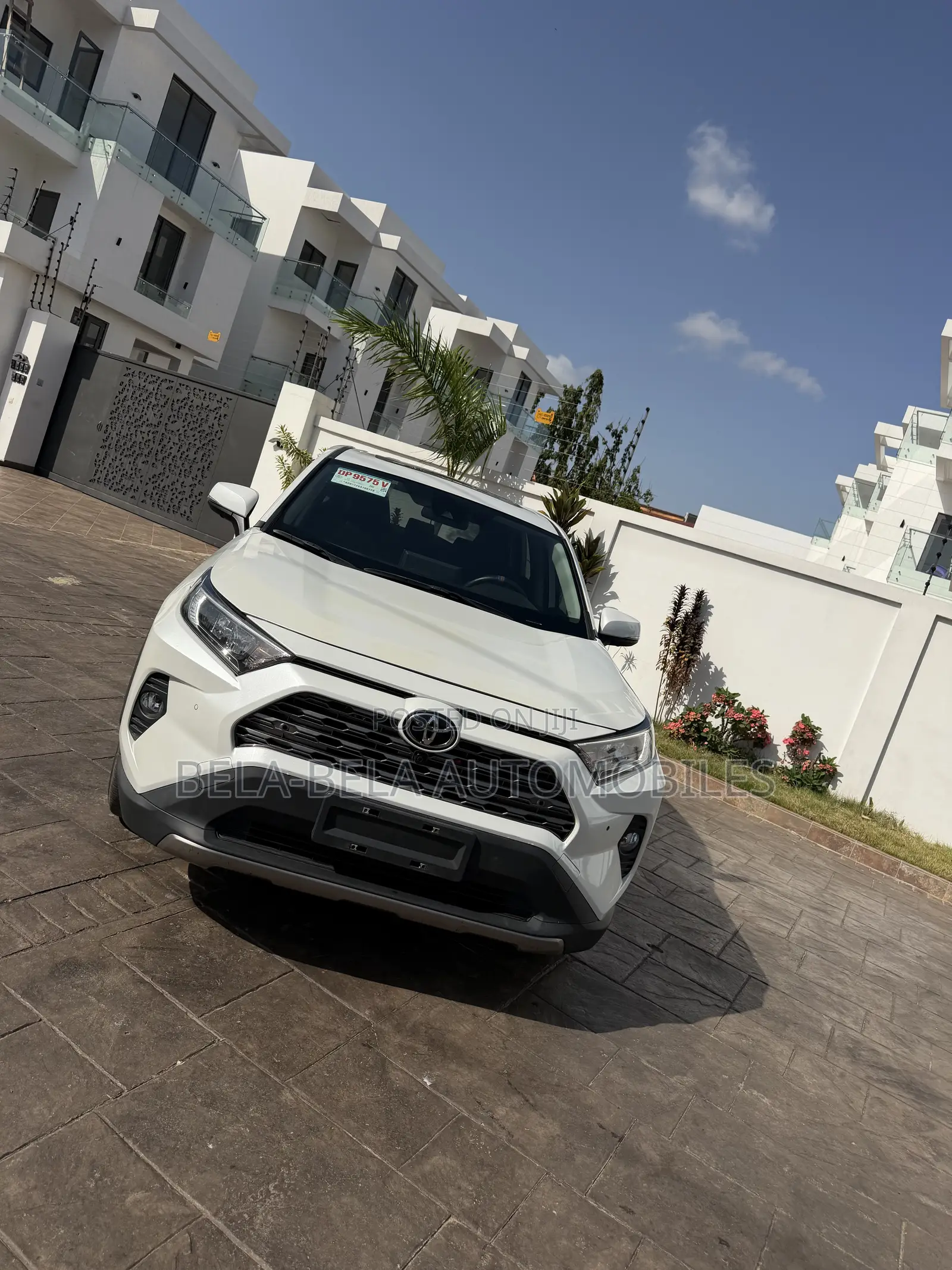 Toyota RAV4 XLE AWD 2023 White