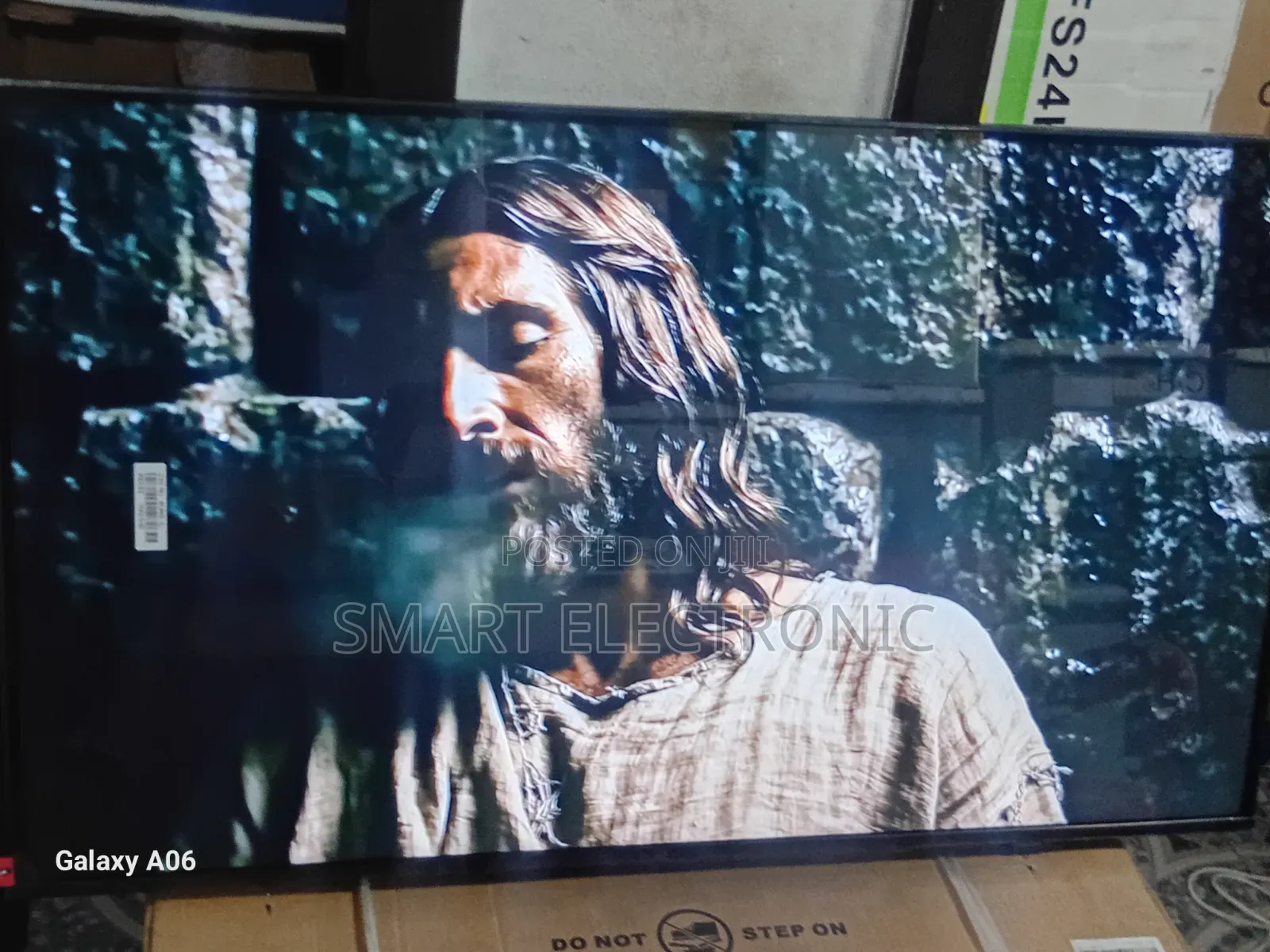 Samsung 43-Inch Television With Smart Hub Voice Support