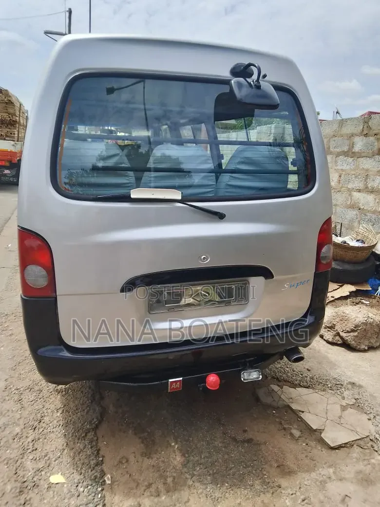 Hyundai H-100 2004