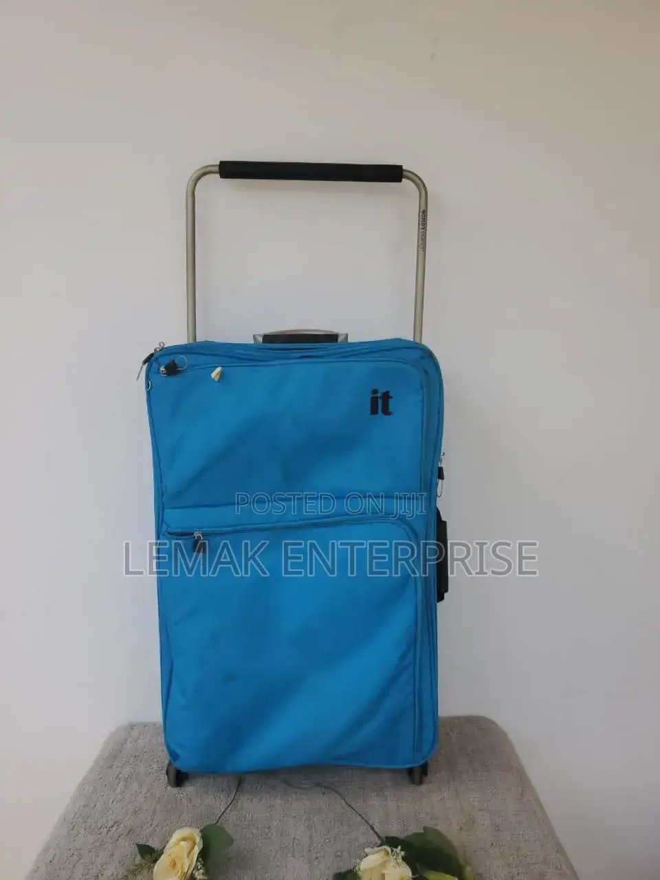 Luggage Suitcase/Traveling Lightest 4 Wheel. Color Blue. 
Big Size