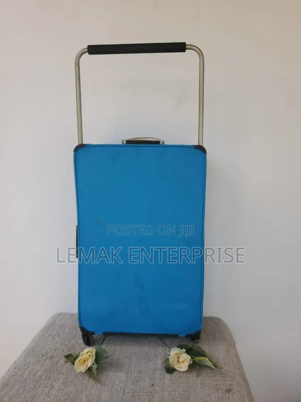 Luggage Suitcase/Traveling Lightest 4 Wheel. Color Blue. 
Big Size