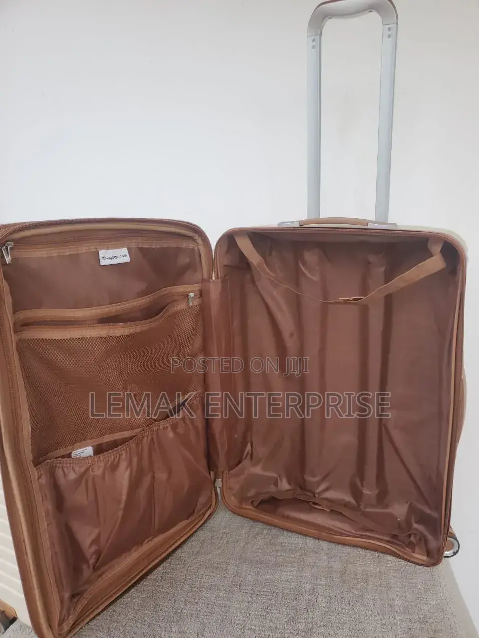 It Lunggage Bag/ Traveling Suitcase. 27" Beige Color.