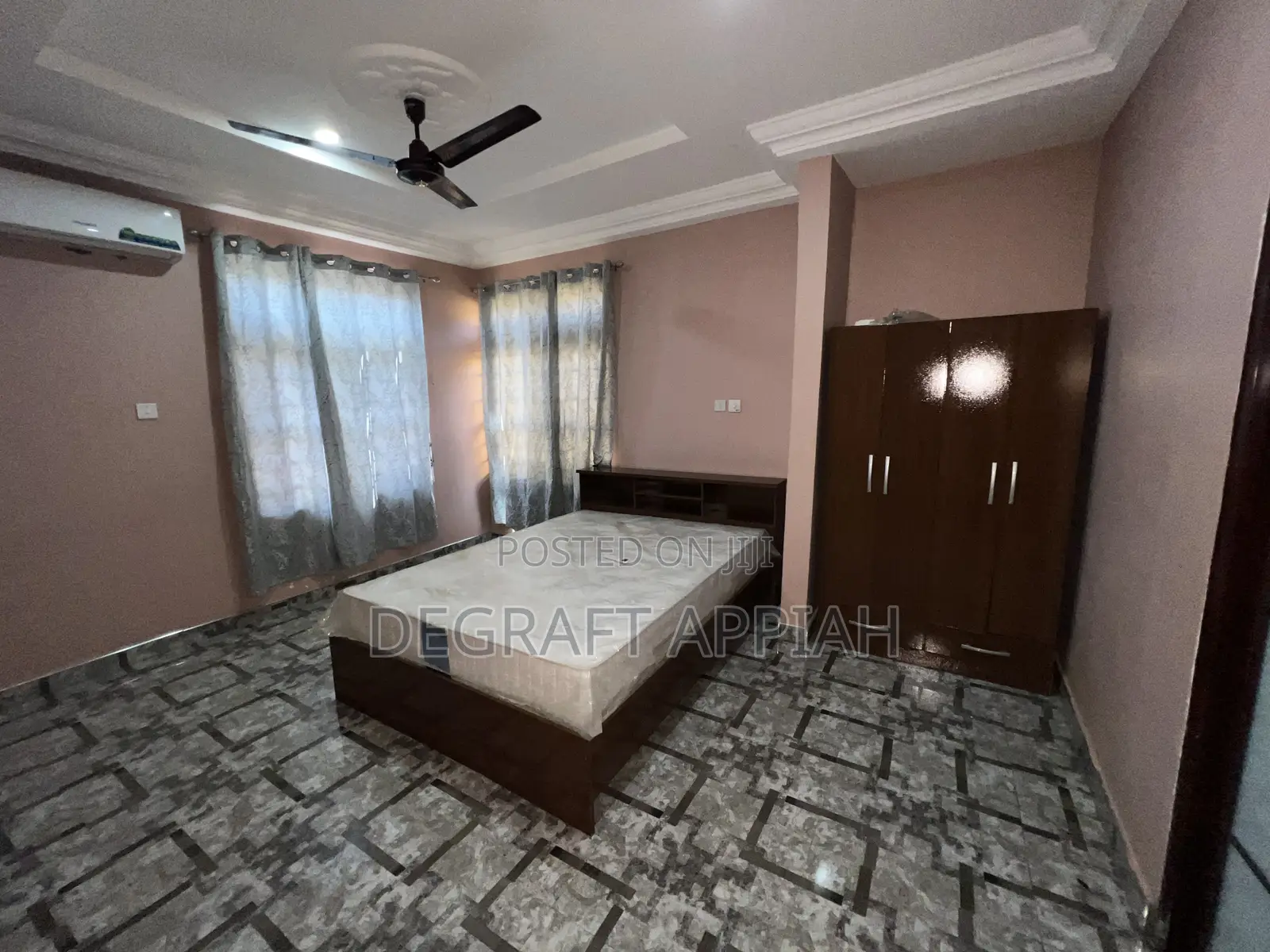 8bdrm Block of Flats in Kronum Bbc, Kumasi Metropolitan for sale