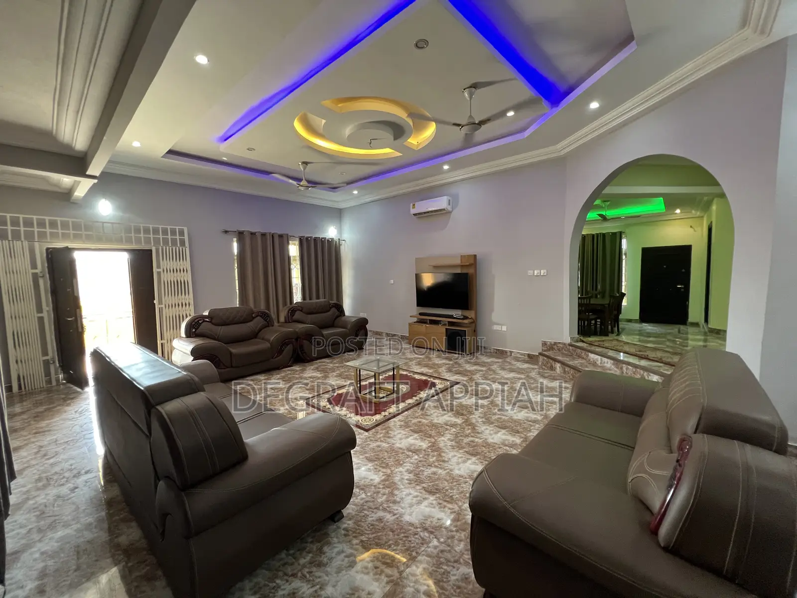 8bdrm Block of Flats in Kronum Bbc, Kumasi Metropolitan for sale