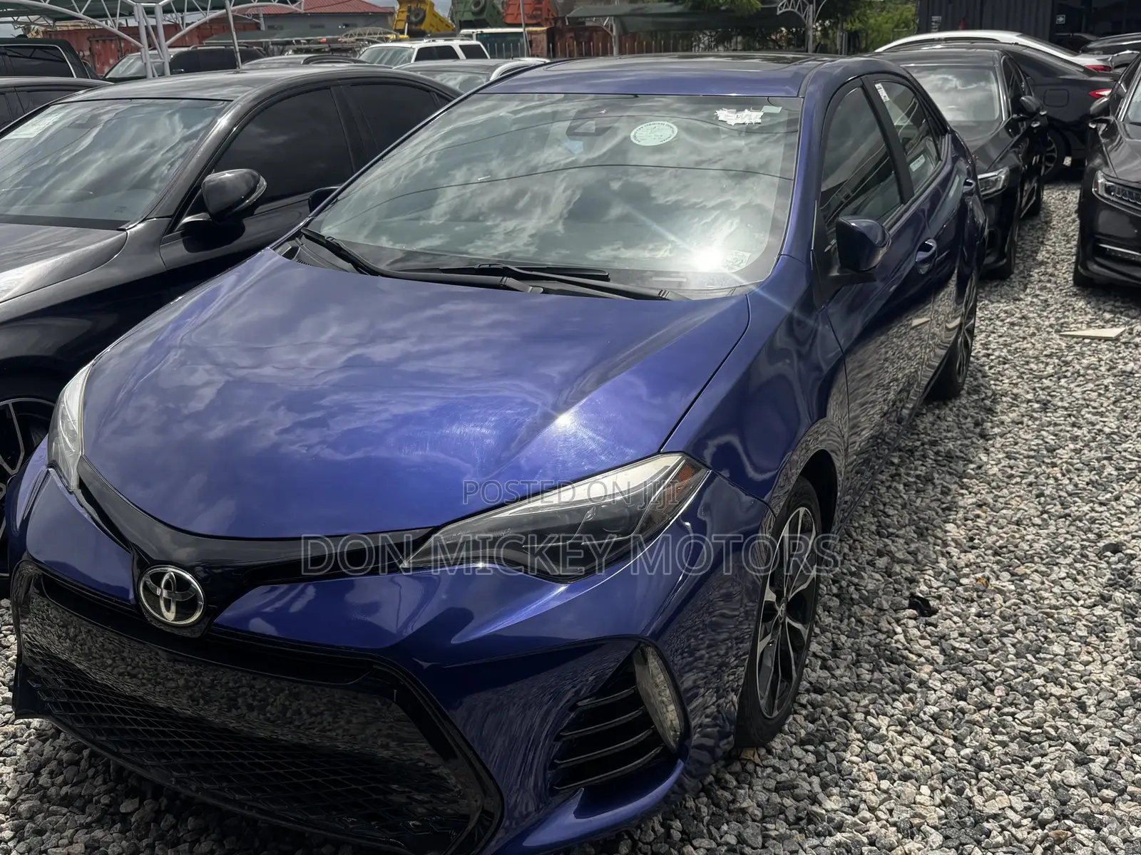 Toyota Corolla SE (1.8L 4cyl 6M) 2018 Blue