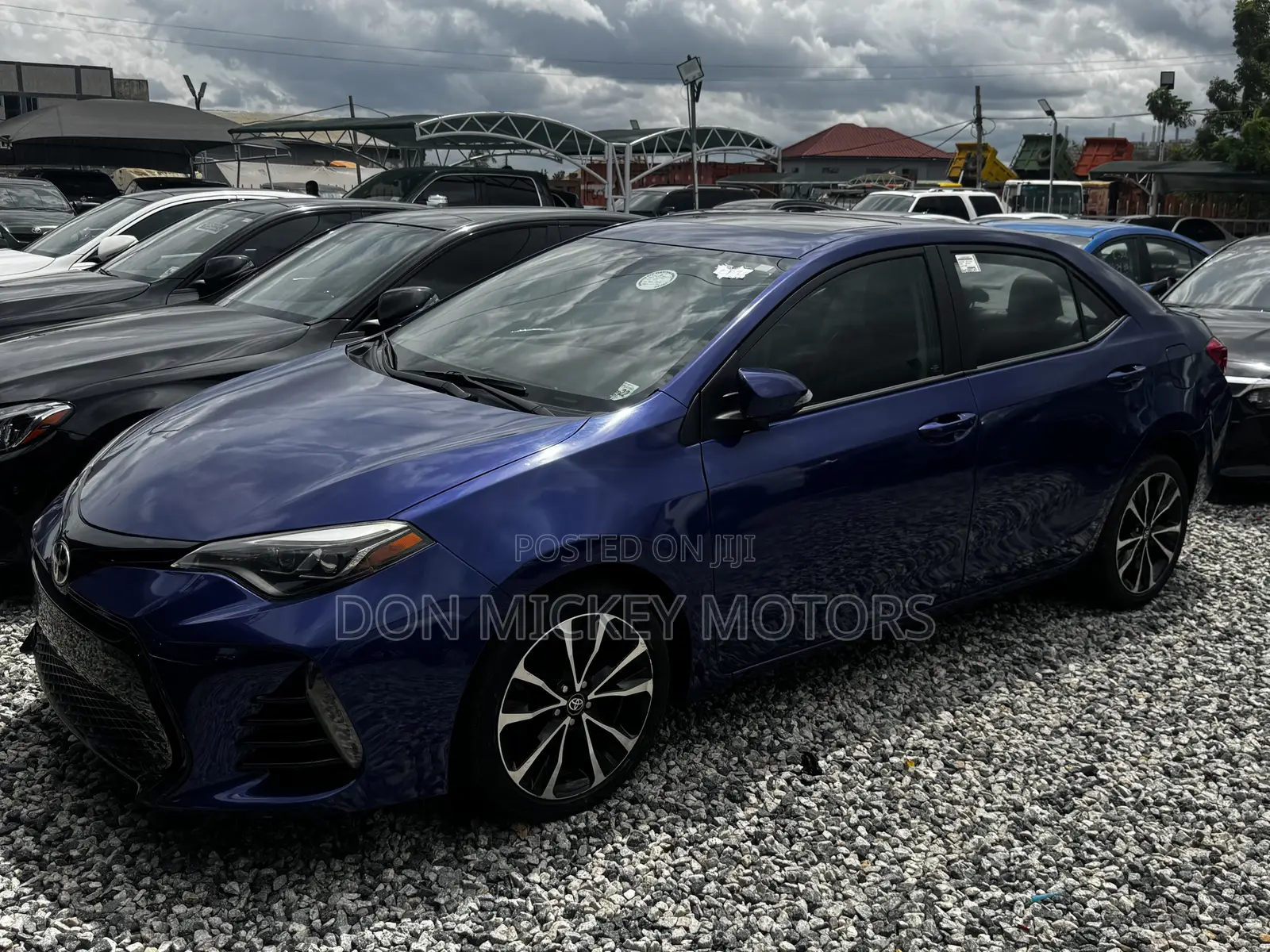 Toyota Corolla SE (1.8L 4cyl 6M) 2018 Blue
