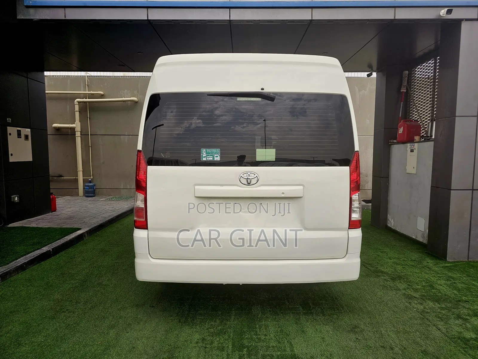 Toyota HiAce 2022 White