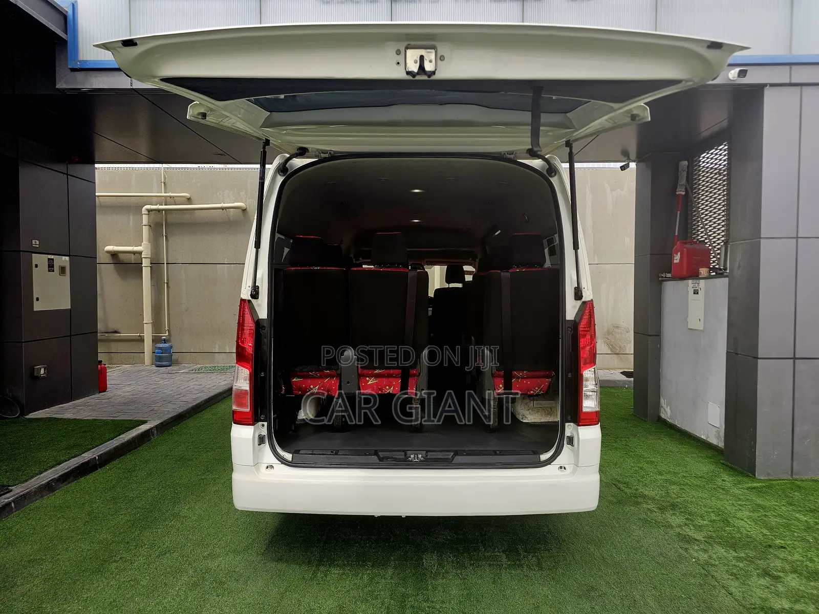 Toyota HiAce 2022 White