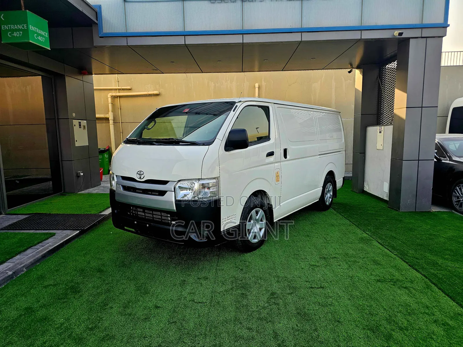 Toyota HiAce 2021 White