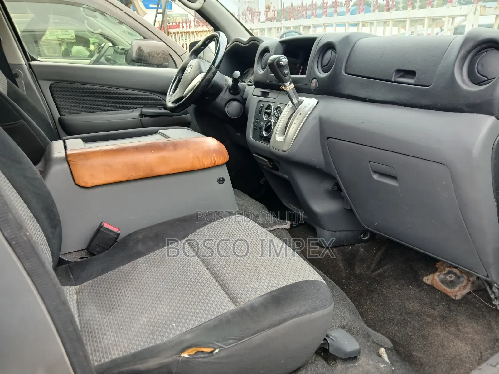 Nissan Caravan (Urvan) 2015 Black