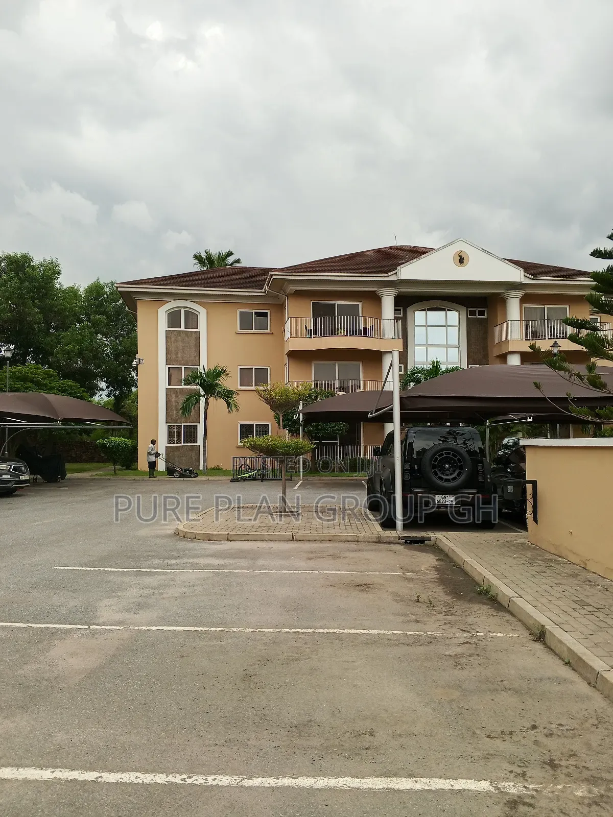Furnished 4bdrm Apartment in Airport Residential for rent