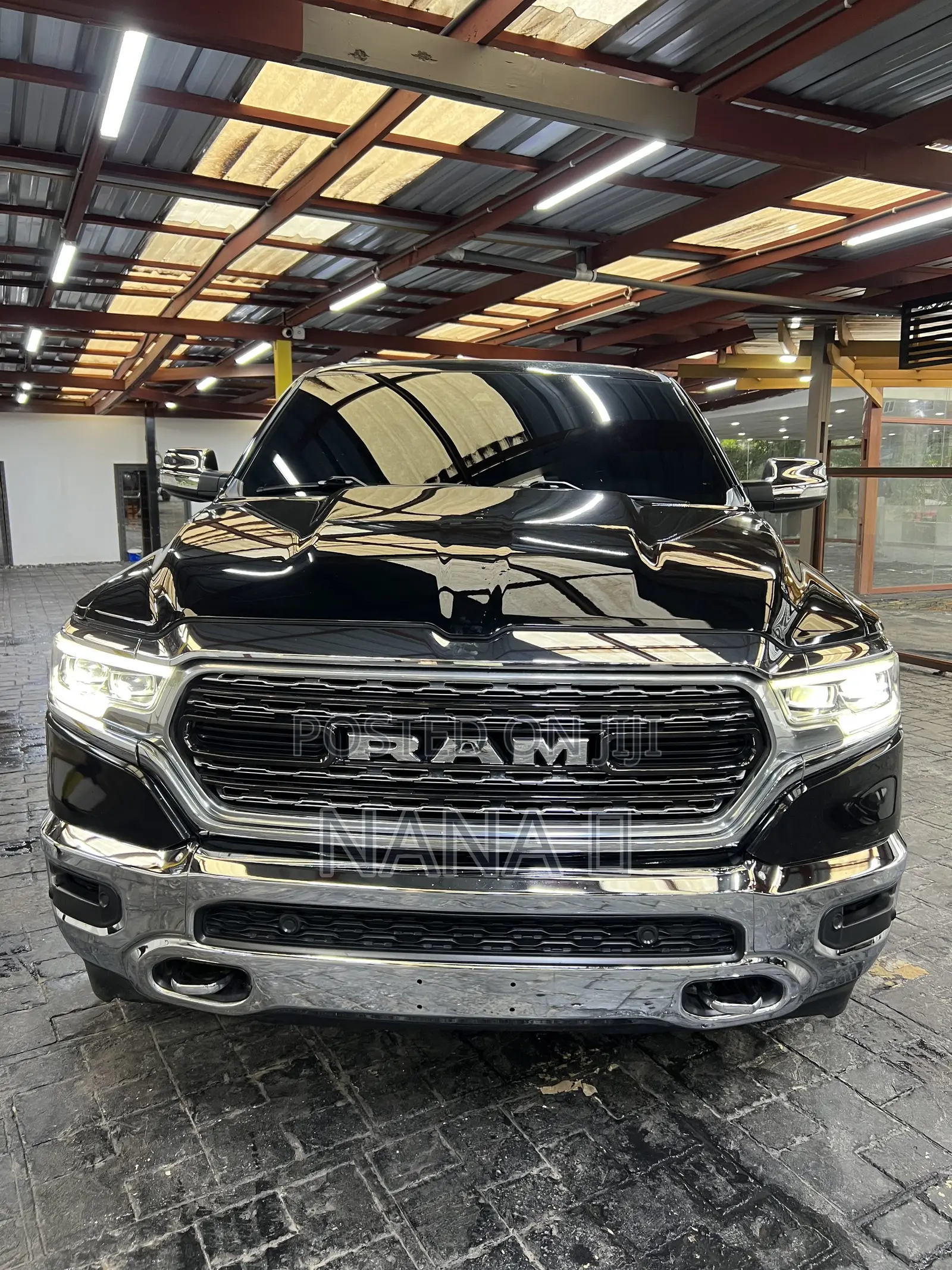 RAM 1500 2022 Black