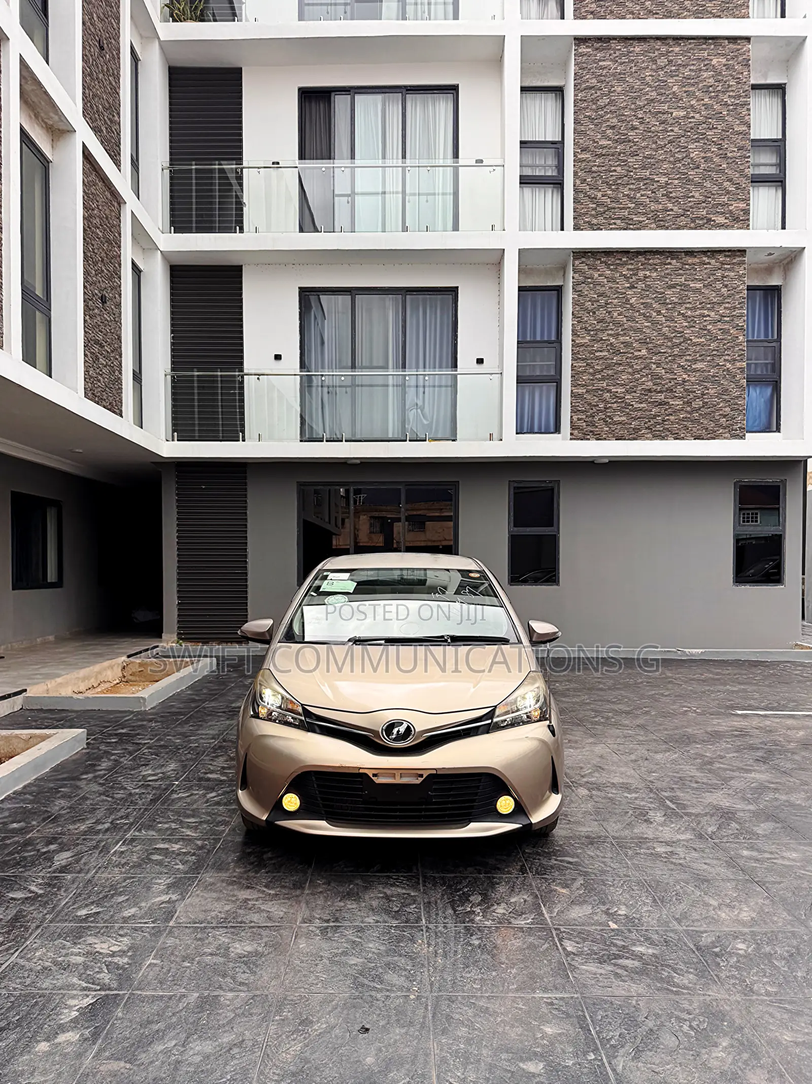 Toyota Vitz 1.3 FWD 5dr 2016 Gold