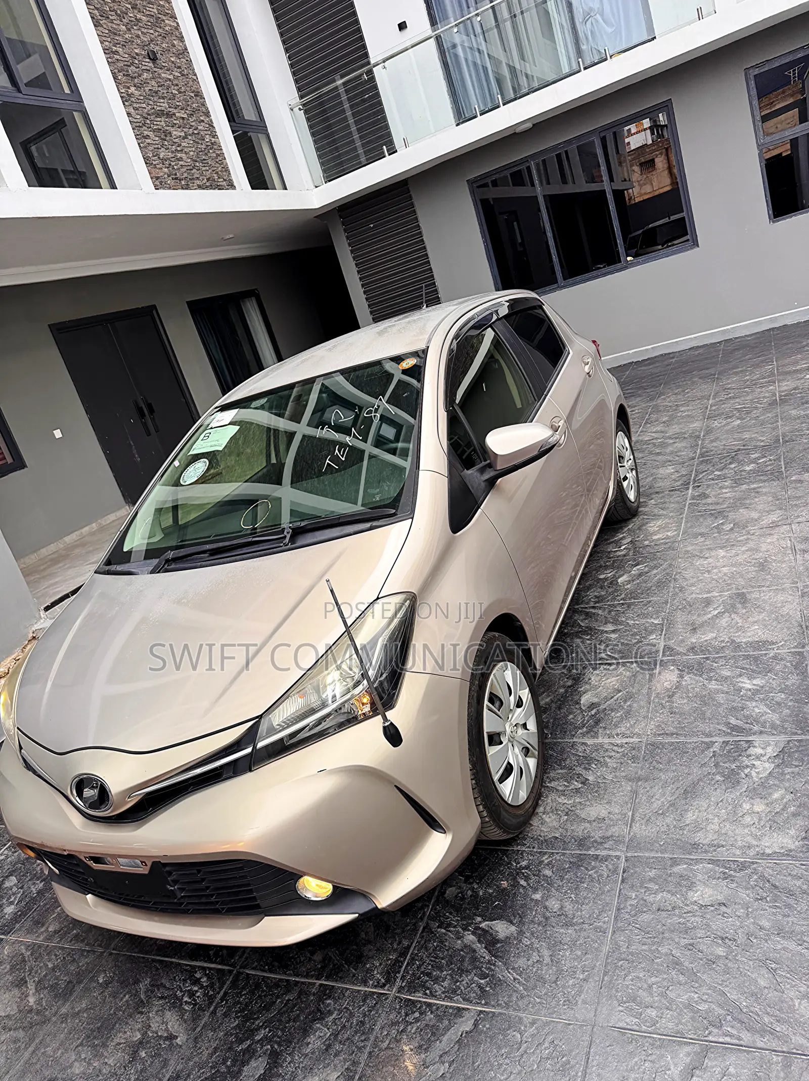 Toyota Vitz 1.3 FWD 5dr 2016 Gold