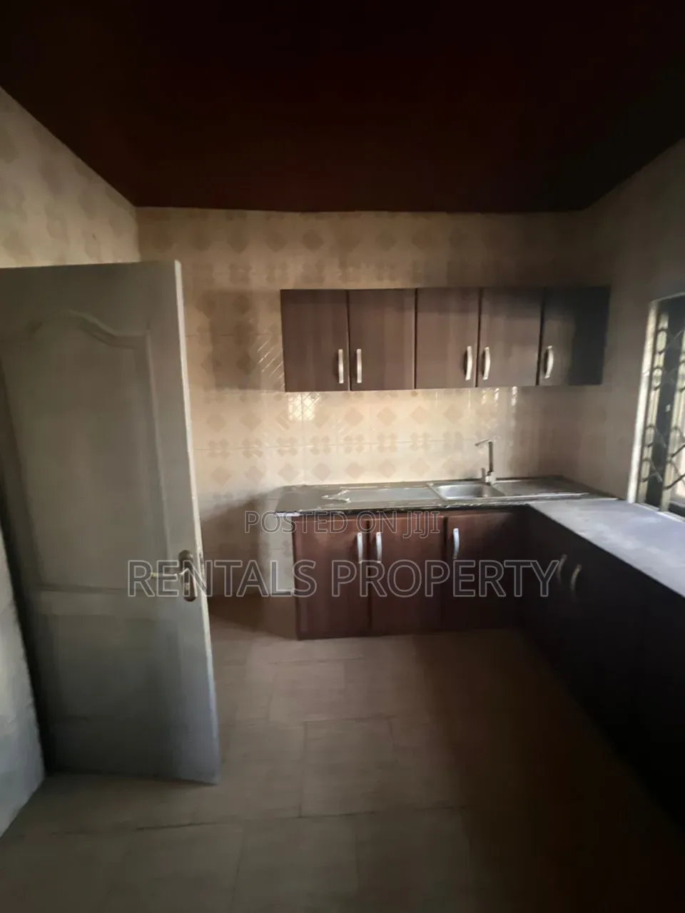 4bdrm House in Madina, Estate for rent