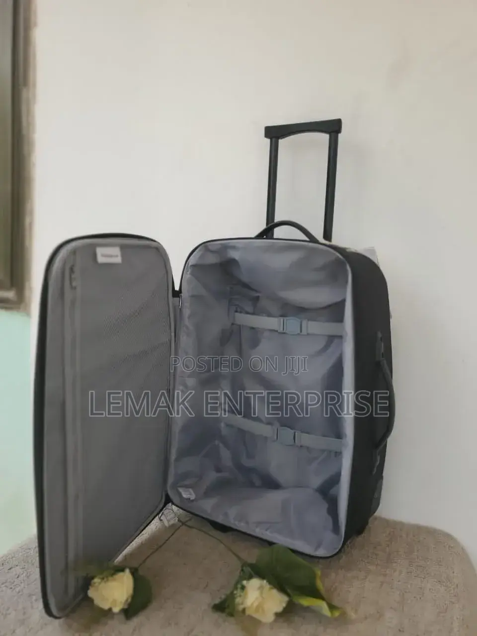 Black It Luggage 2-Wheel Soft Cabin Suitcase. Small Size