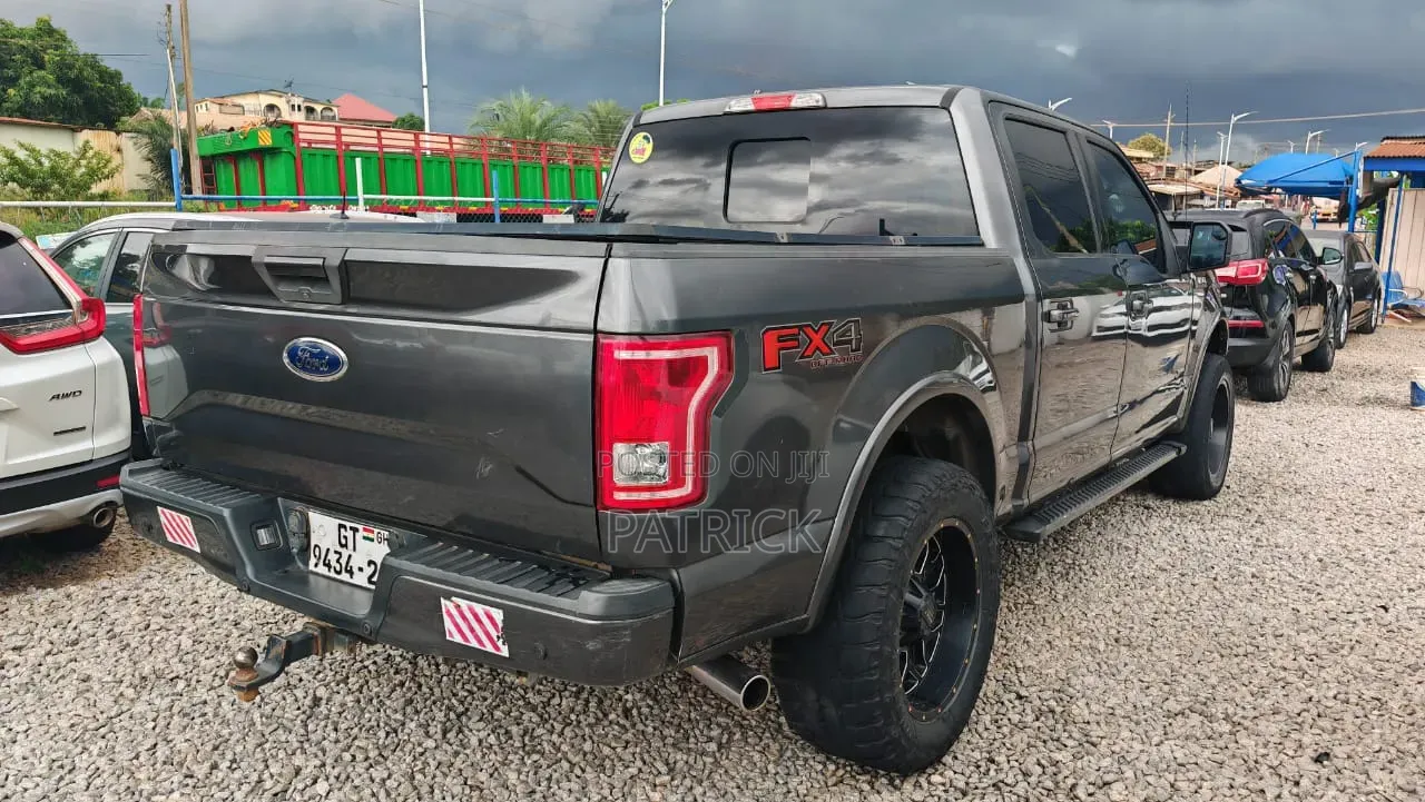 Ford F-150 Lariat 4x4 SuperCrew Cab Styleside 5.5 ft. box 145 in. WB