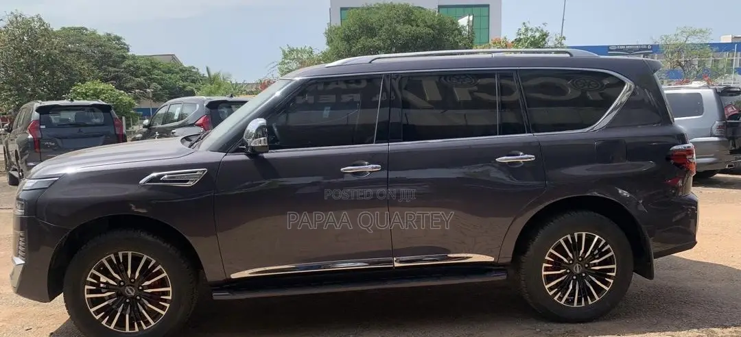 Nissan Patrol 2023 Silver