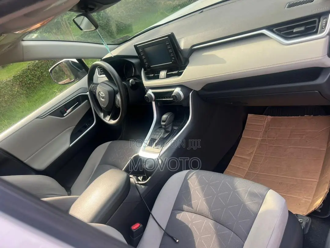 Toyota RAV4 XLE AWD 2020 White