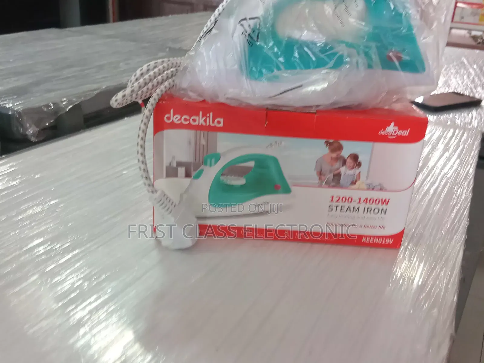 Decakila Steam Iron – Clean Clothes, Effortless Finish