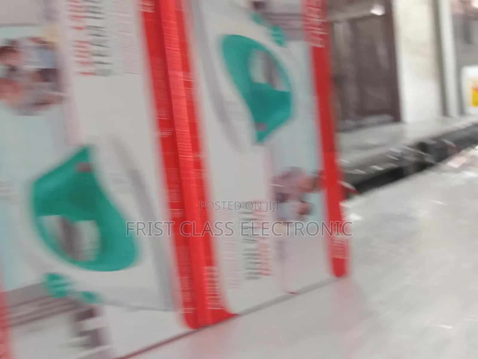 Decakila Steam Iron – Everyday Smooth Clothing Care