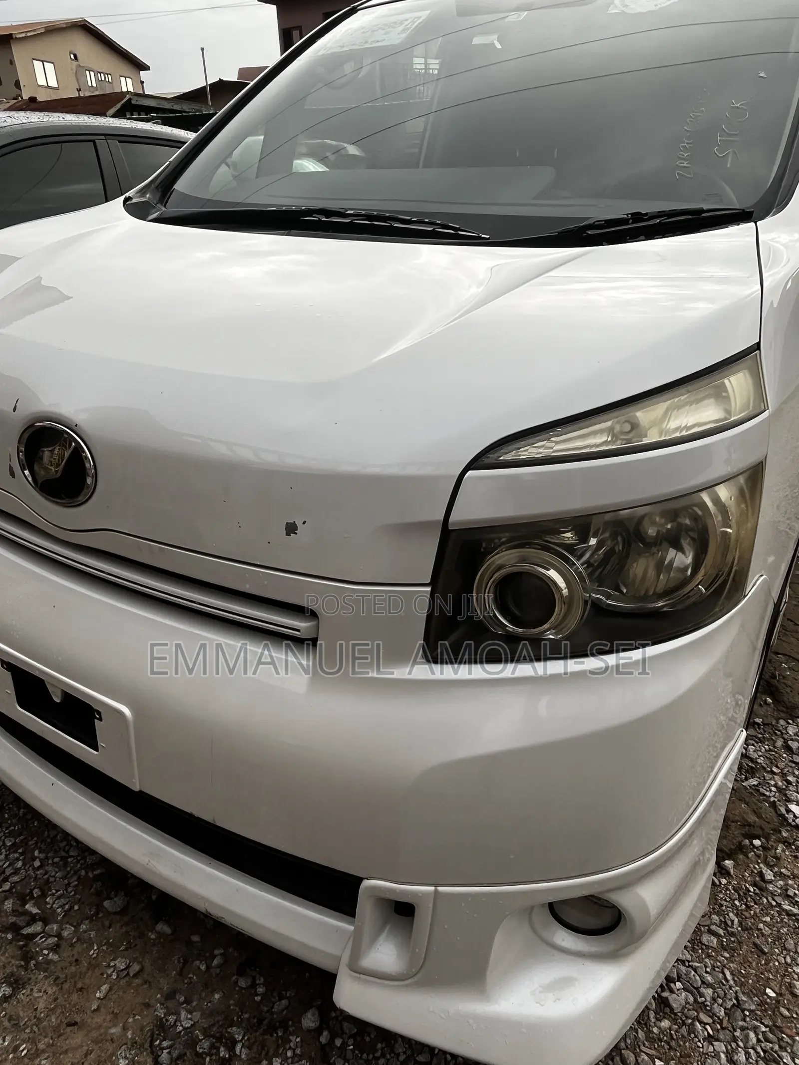 Toyota Voxy 2010 White