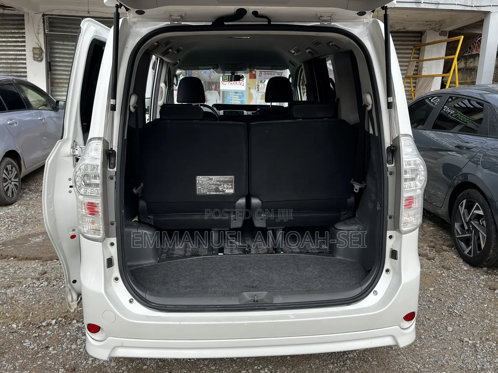 Toyota Voxy 2010 White