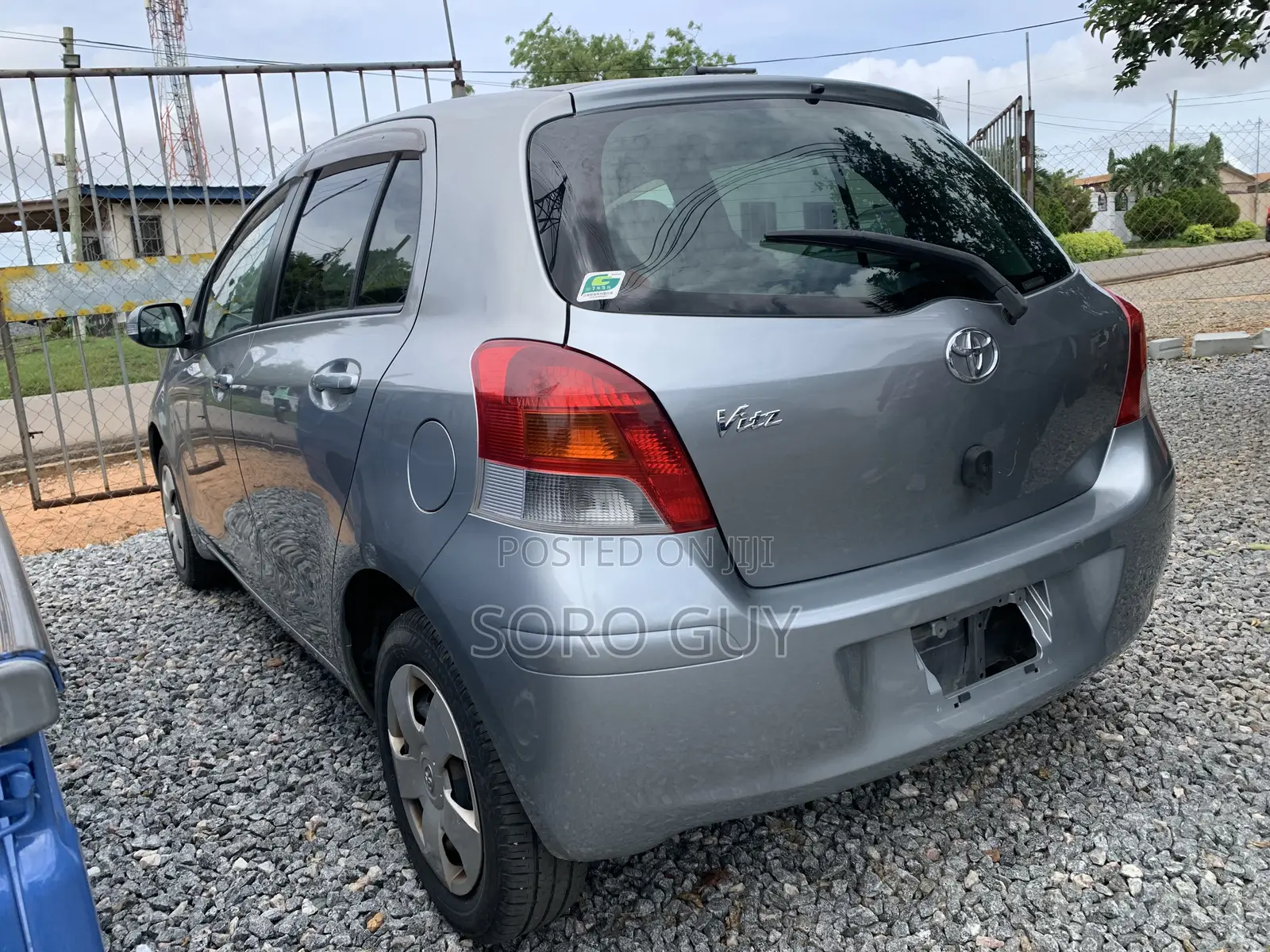 Toyota Vitz 2010 Silver