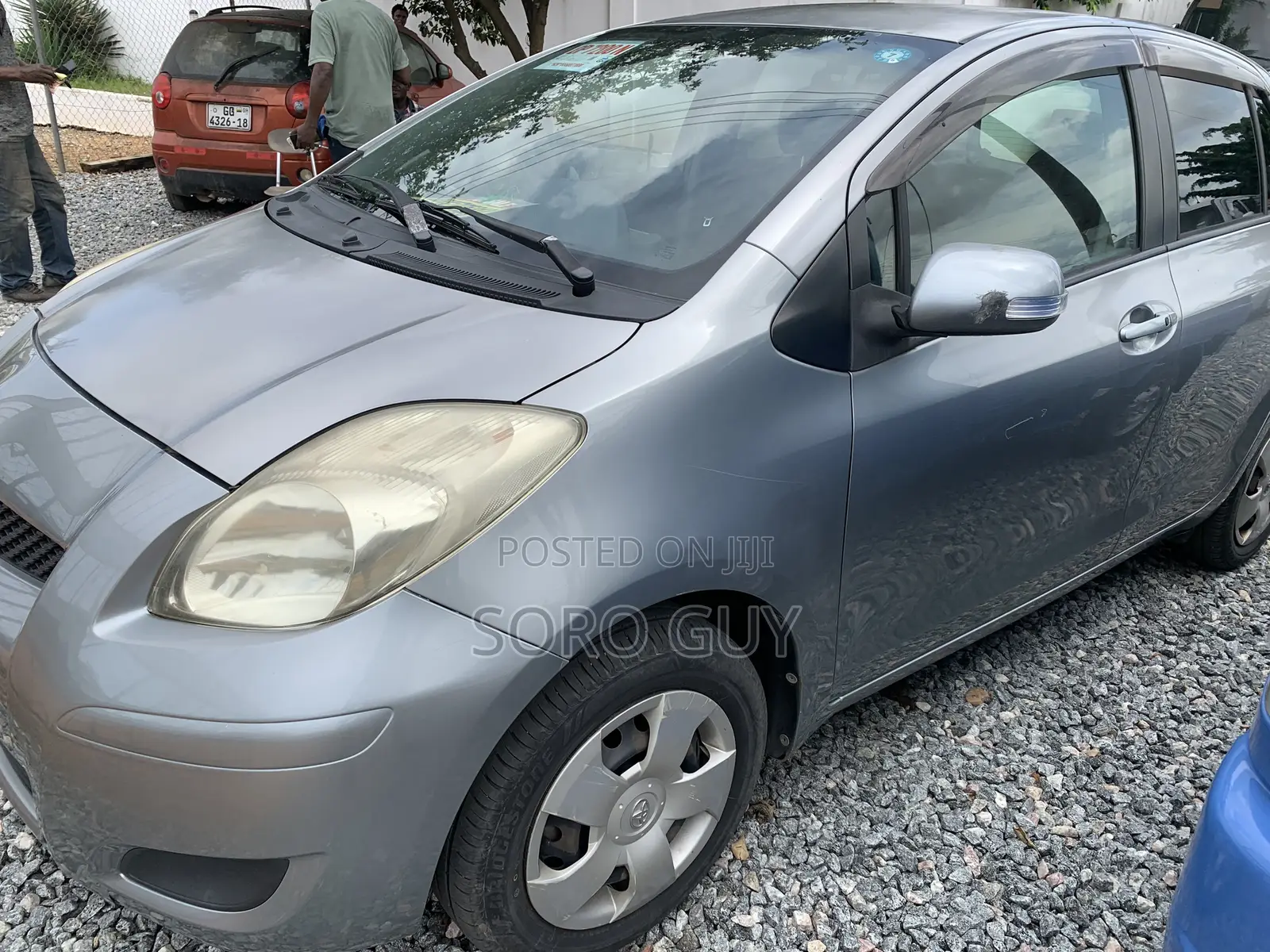 Toyota Vitz 2010 Silver