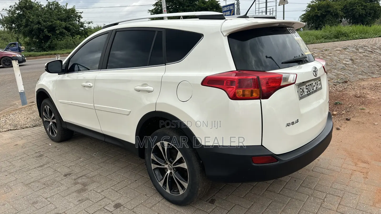 Toyota RAV4 Limited FWD (2.5L 4cyl 6A) 2017 White