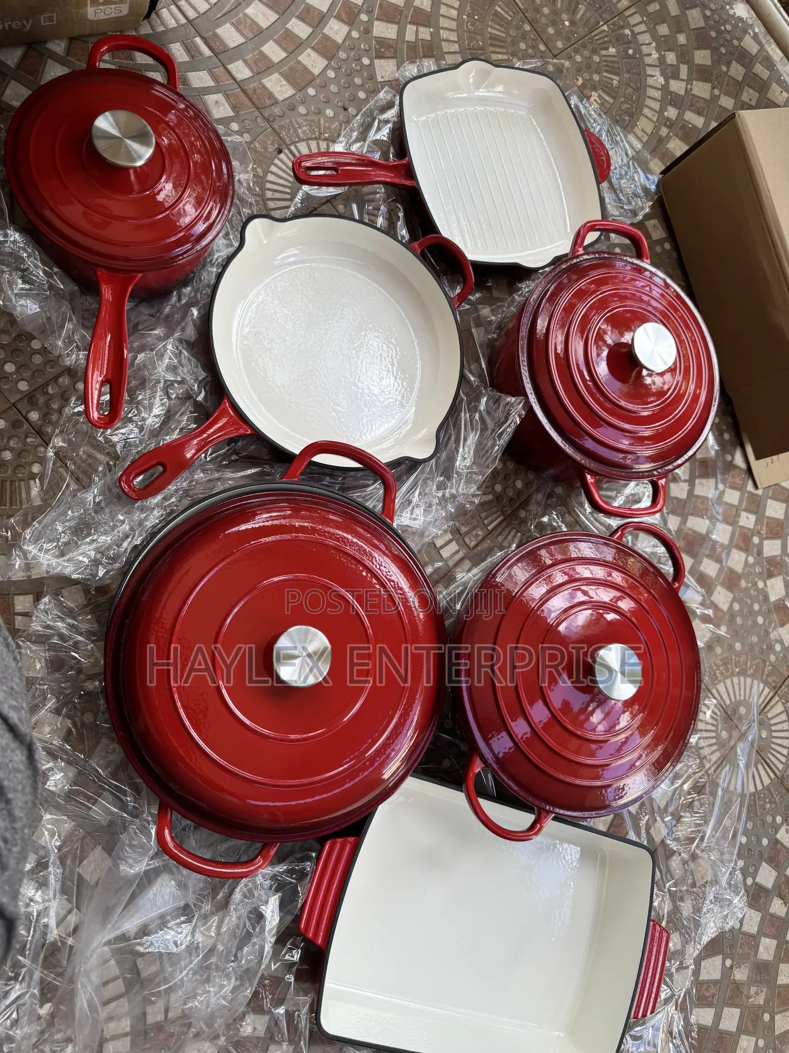 Heavy and Quality 11pc Red Cast Iron Pot