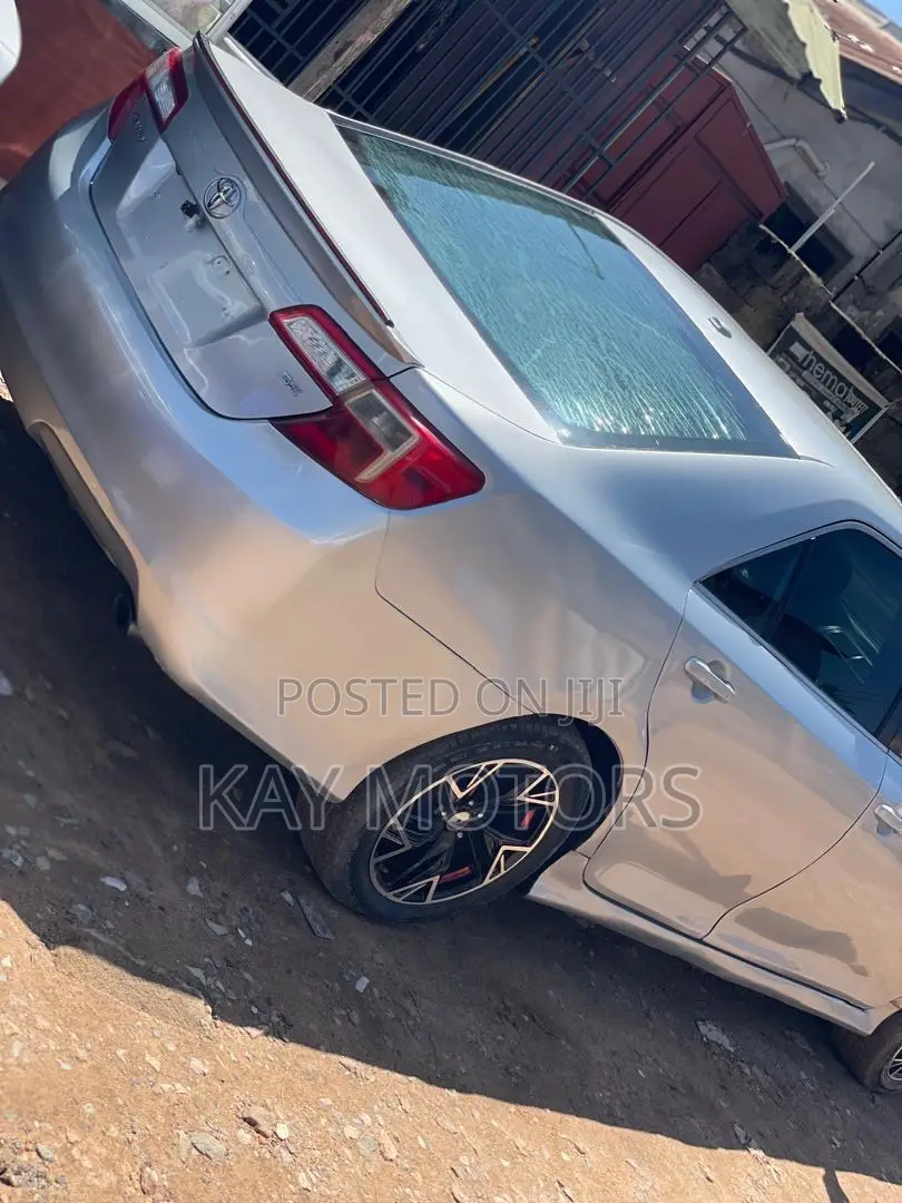 Toyota Camry SE 4dr Sedan (2.5L 4cyl 6A) 2014 Gray