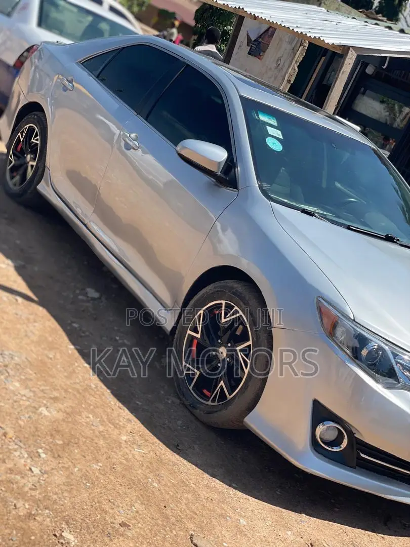 Toyota Camry SE 4dr Sedan (2.5L 4cyl 6A) 2014 Gray