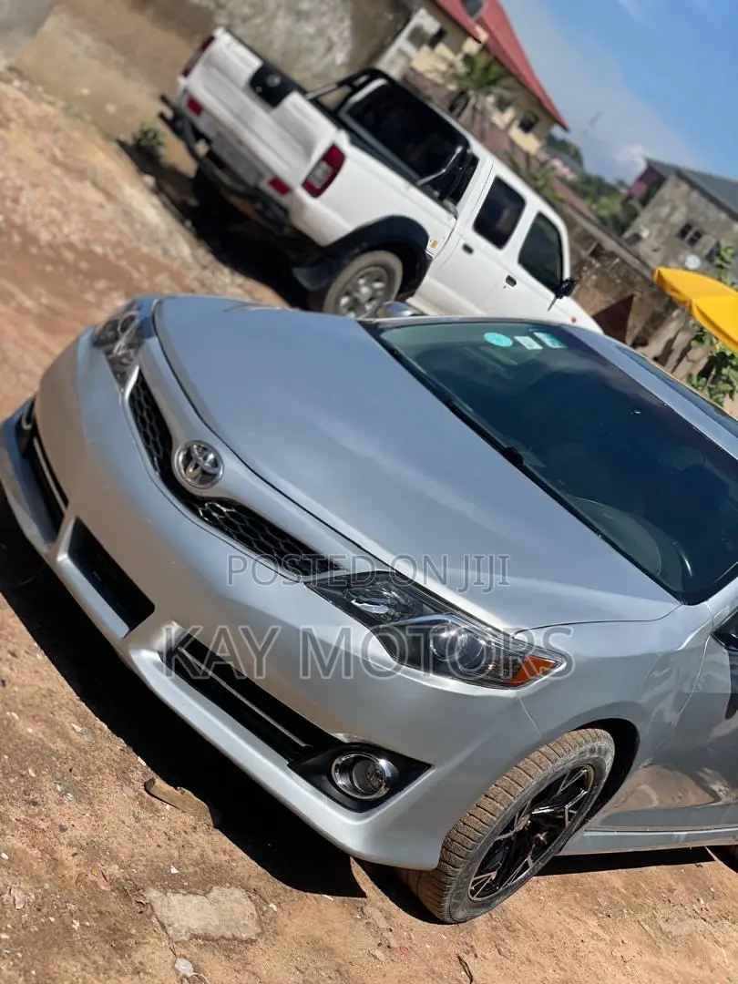Toyota Camry SE 4dr Sedan (2.5L 4cyl 6A) 2014 Gray