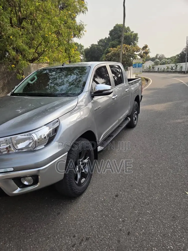 Toyota Hilux Revo Double Cab Deisel 2.4 AWD 2017 Silver