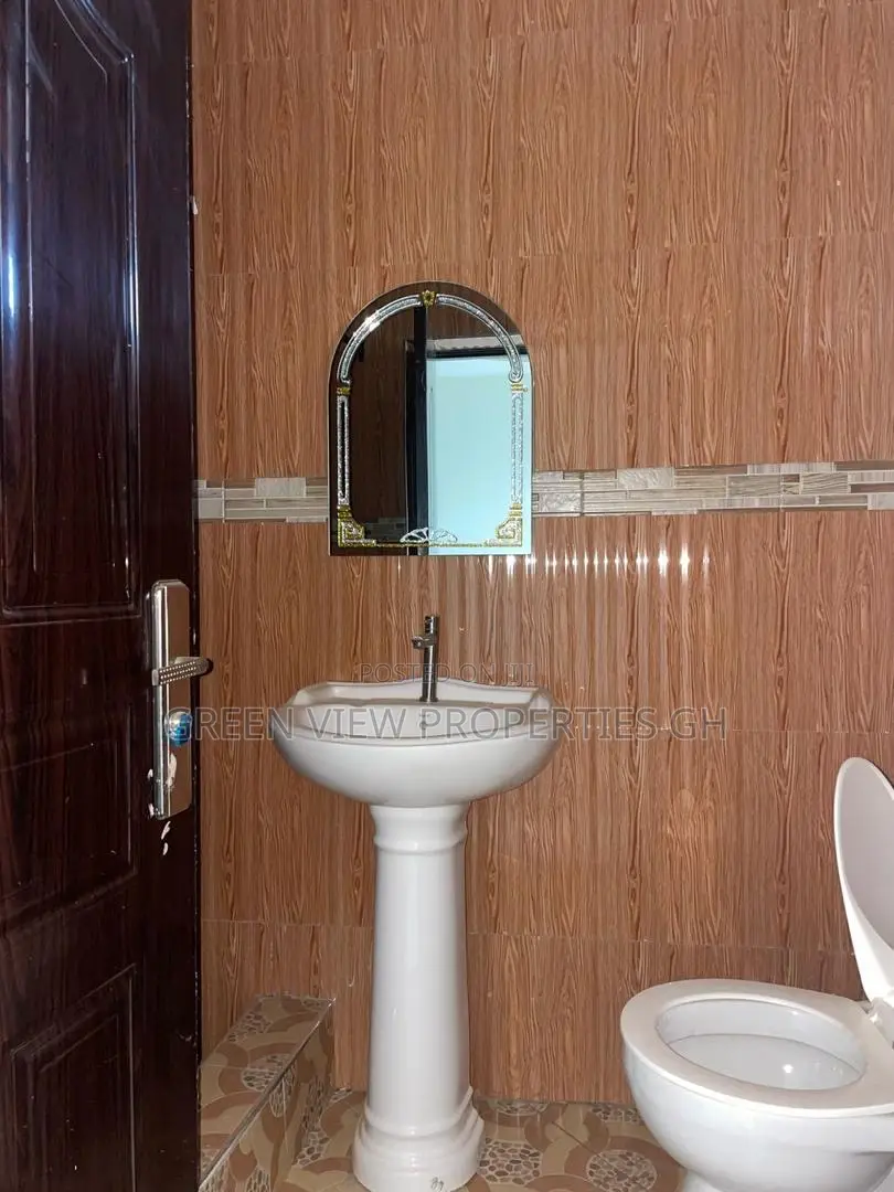 2bdrm Apartment in West Hills Mall Area for rent