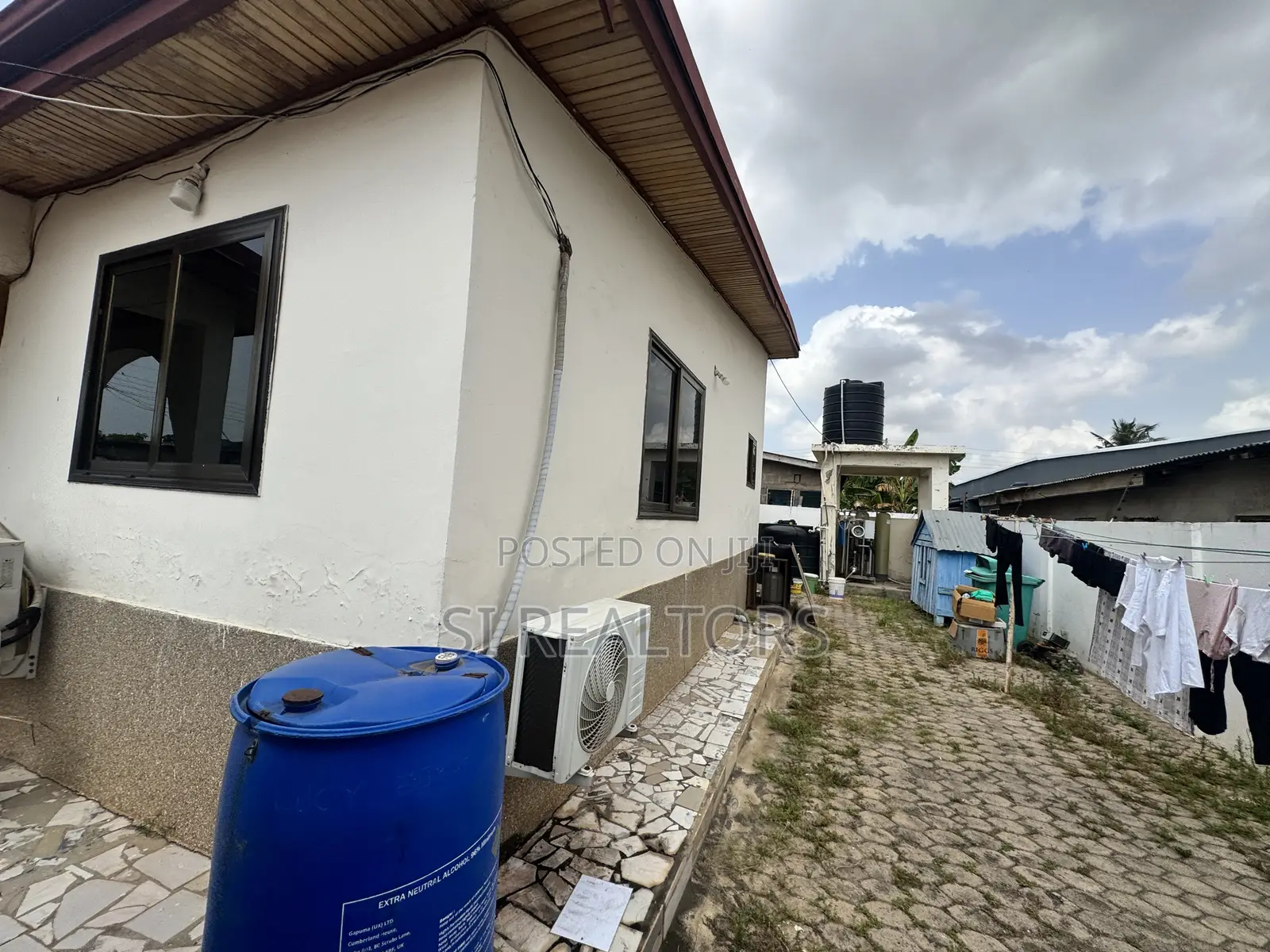 4bdrm Bungalow in Community 19 Annex, Sakumono for sale