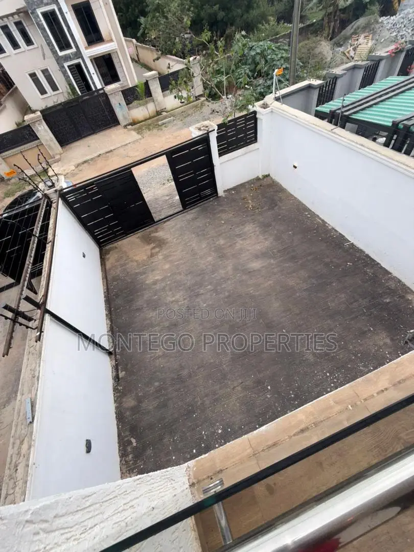 3bdrm House in Ashongman Estate for sale