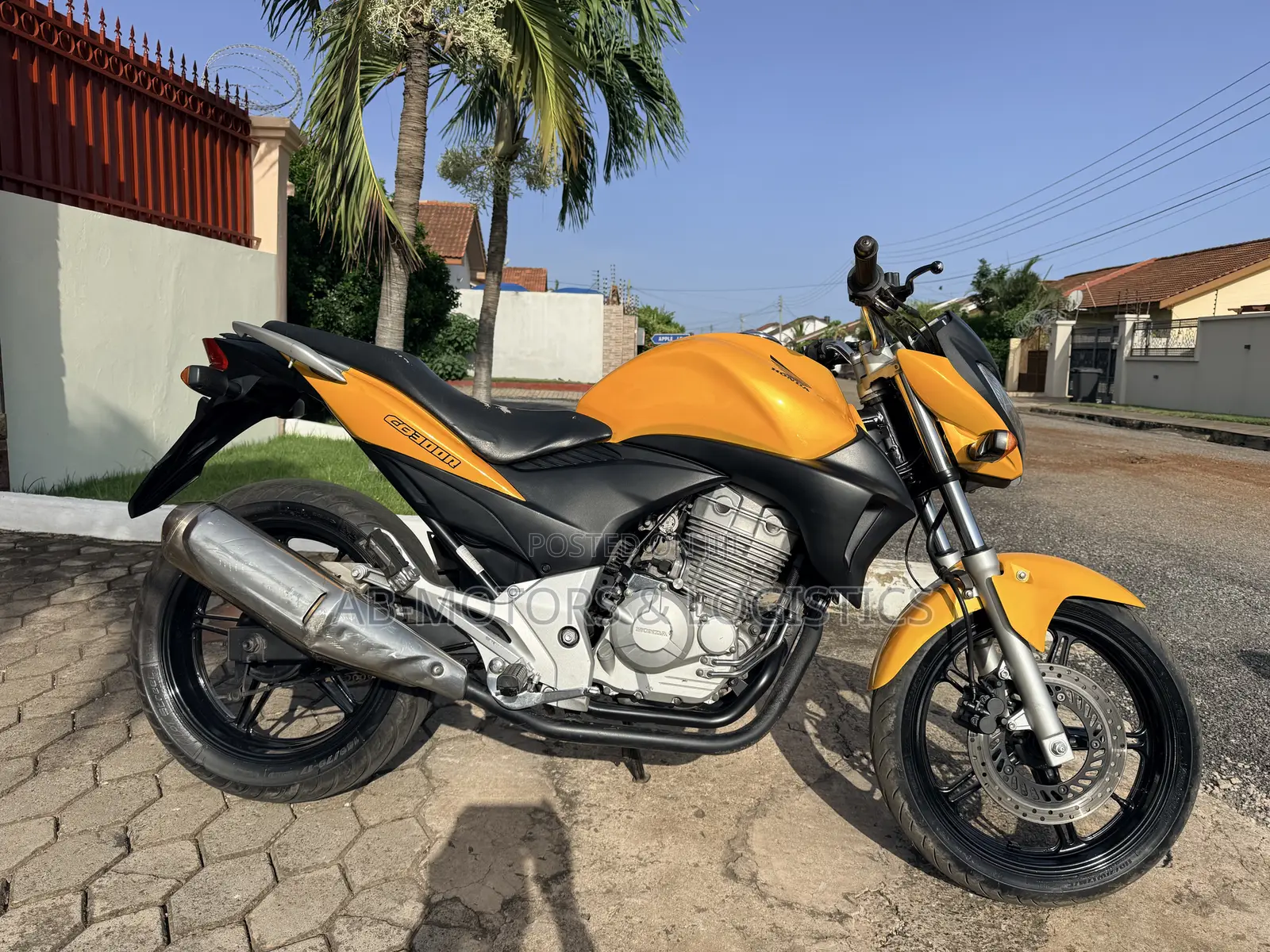 Honda CB 2012 Yellow