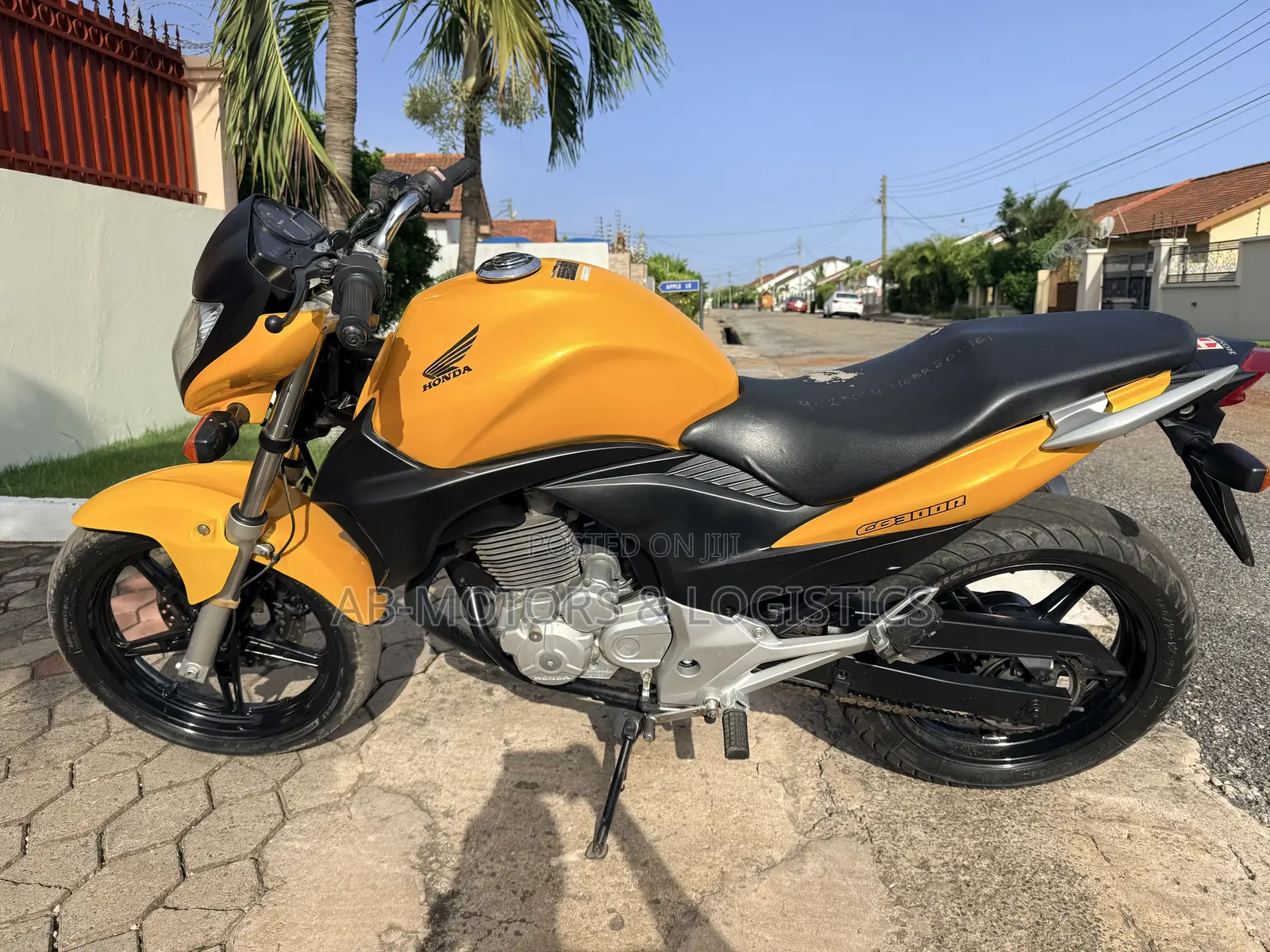Honda CB 2012 Yellow