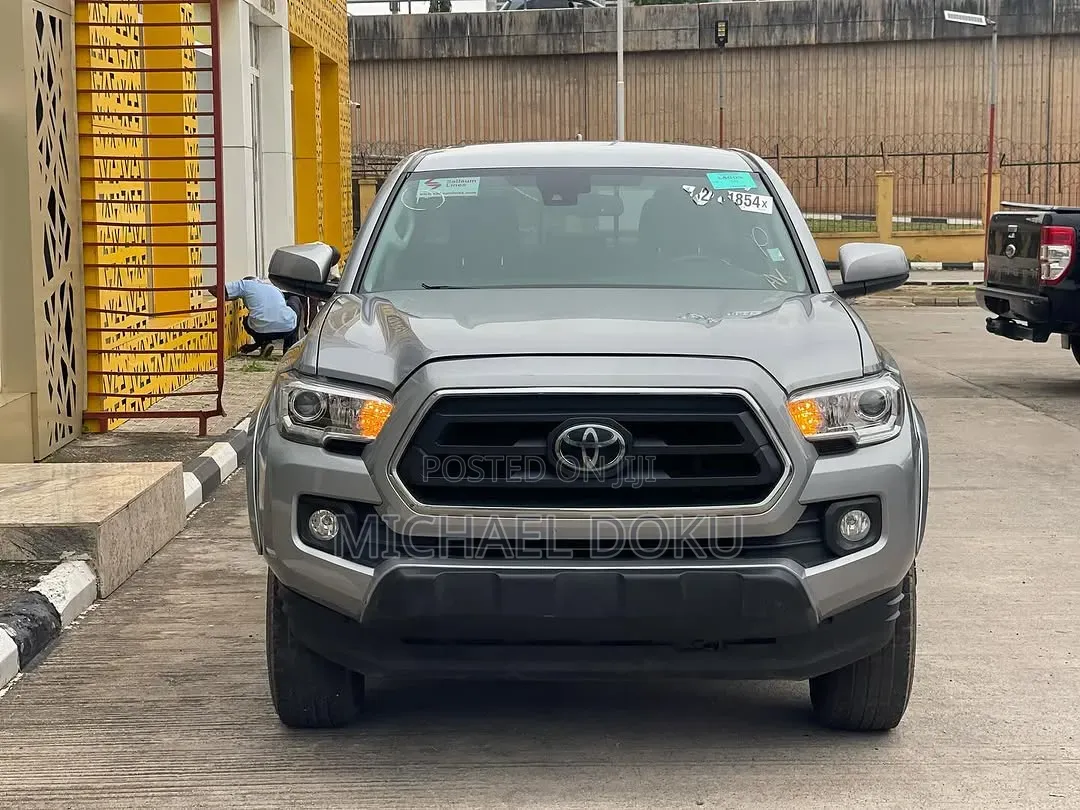 Toyota Tacoma 2023 Silver