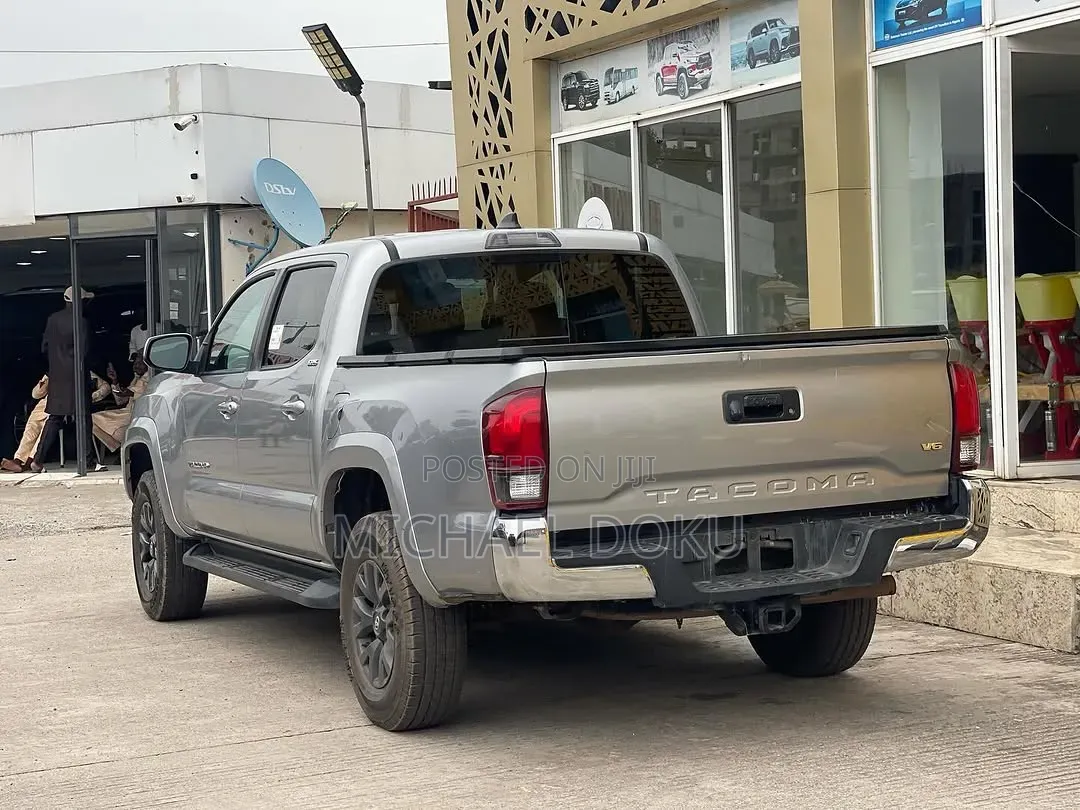 Toyota Tacoma 2023 Silver