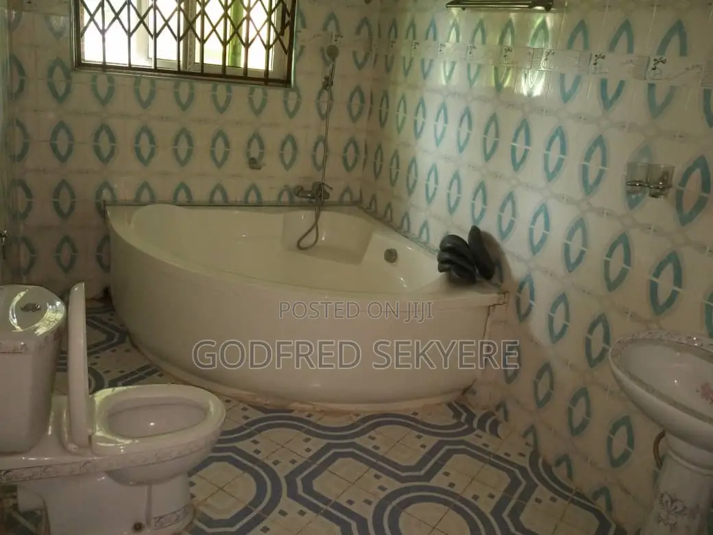 4bdrm Apartment in Adeleke Estates š”, Kumasi Metropolitan for rent