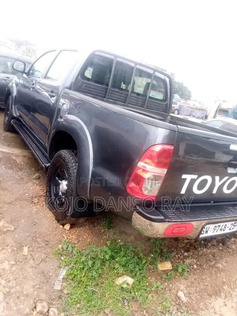 Toyota Hilux Revo Double Cab Deisel 2.8 RWD 2017 Gray