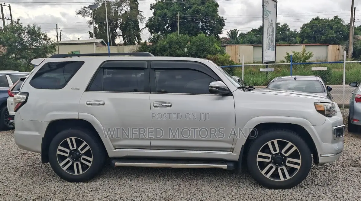 Toyota 4-Runner SR5 4dr 4x4 (4.0L 6cyl 5A) 2017 Silver