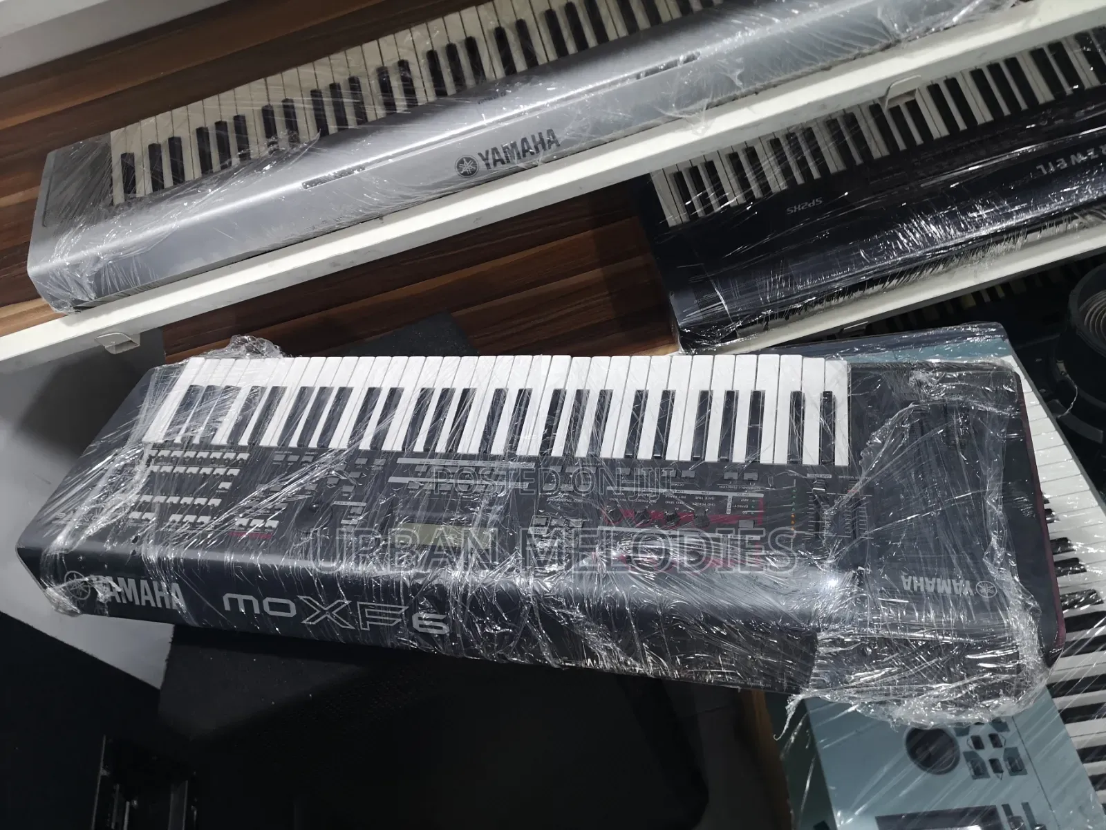Yamaha Moxf6 Synthesizer Workstation Keyboard